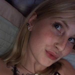 Meet your Posher, Stephaniee